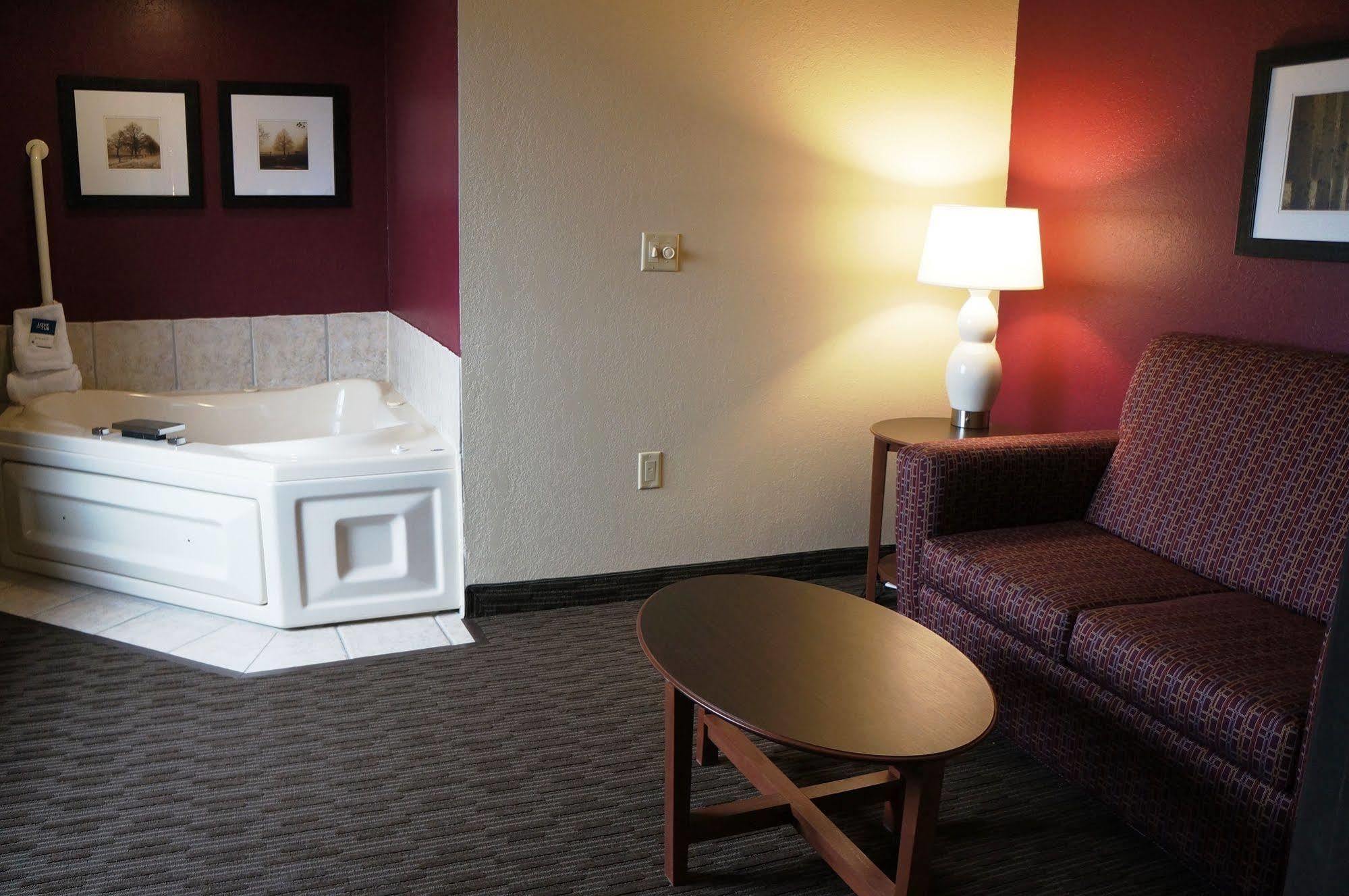 Americinn By Wyndham Baldwin Eksteriør billede